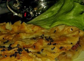 Lahanalı Sucuklu Börek Tarifi