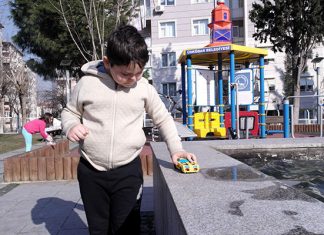 Transformers Robots İn Disguise Bumblebee Dönüşen Tabanca
