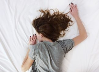Bel kireçlenmesi nedir belirtileri nelerdir uyuyan kadın, uyku problemleri, sağlıklı uyku, uyku, yatak