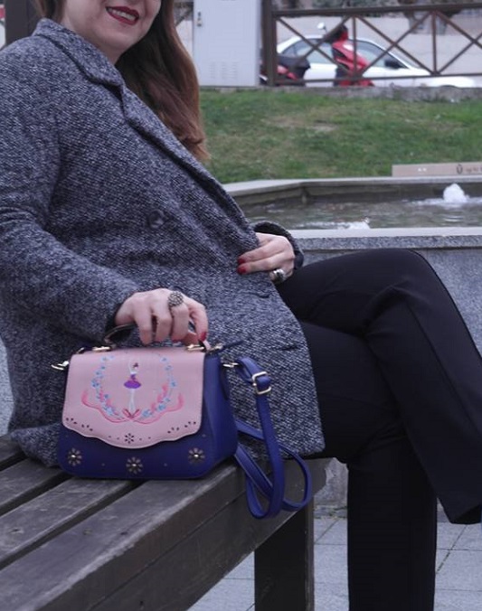 fashion blogger with bags