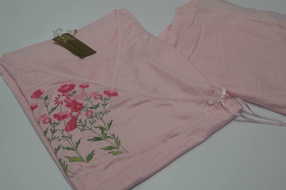 pembe çiçekli pijama takımı
