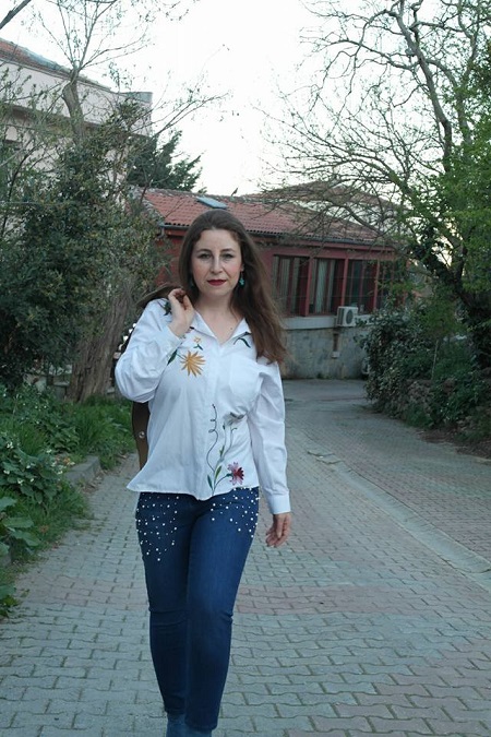 çiçek işlemeli gömlek