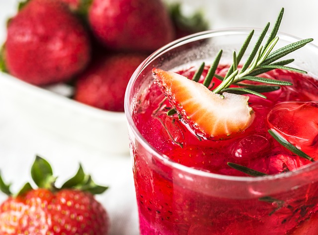 çilekli limonata tarifi