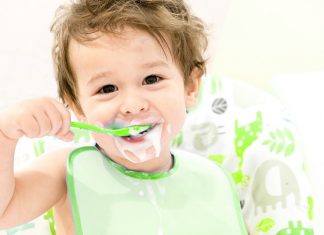 Süper Besin Prebiyotikler mama yiyen çocuk