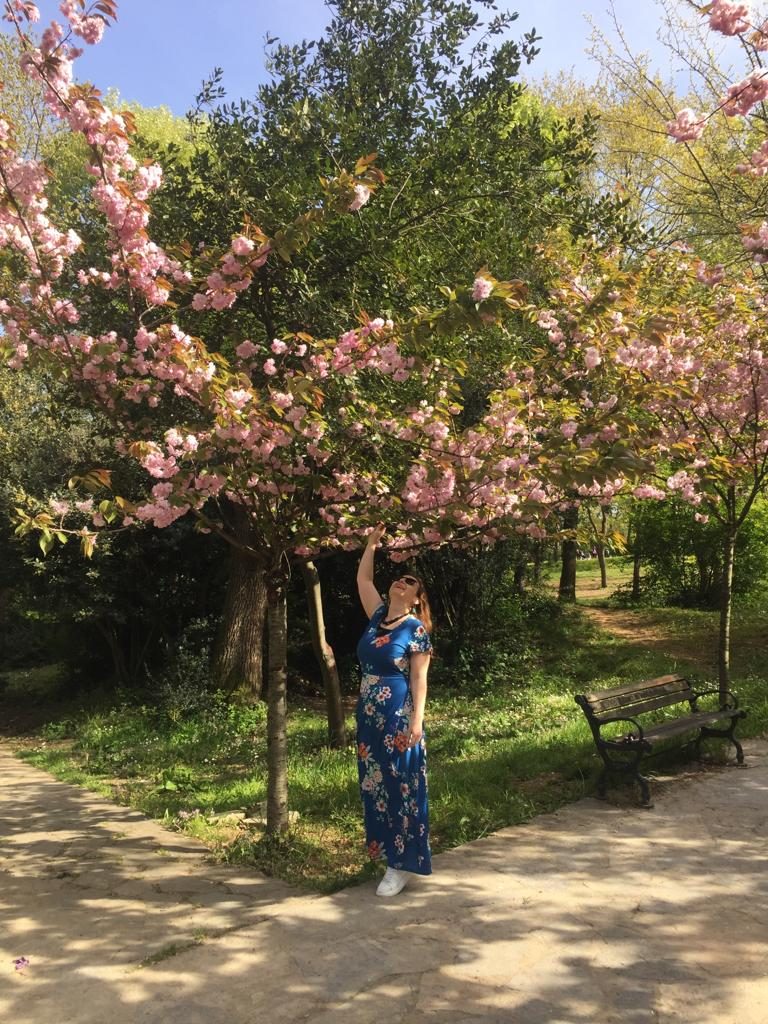 uzun çiçekli mavi elbise