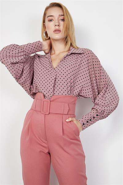 pembe puantiyeli bluz