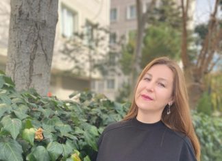genç kızlar için şık ve rahat kombinler siyah sweatshirt